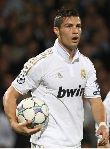 体育欧联杯：西汉姆联3比0完胜亨克 三连胜领跑H组积分榜